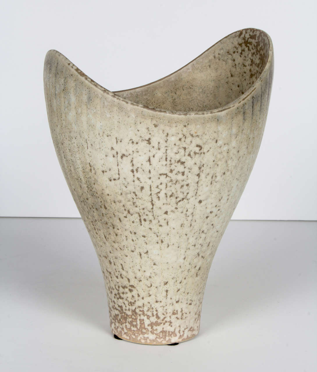 Scandinavian Modern Grouping Of Carl Harry Stalhane Ceramics