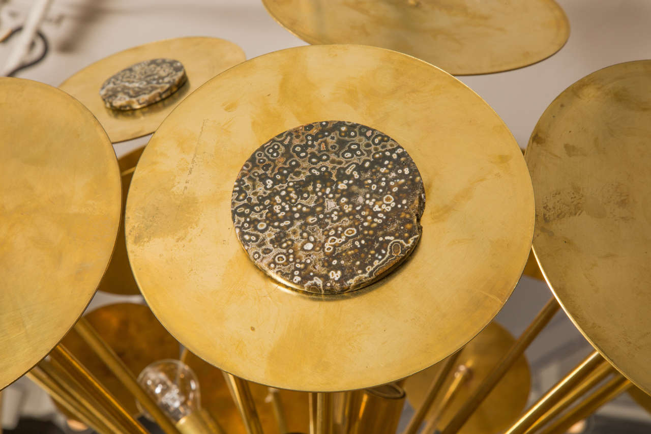 Exceptionnel lustre en laiton avec pierre de jaspe en vente 1