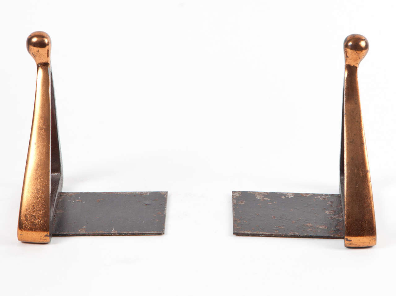 Set of triangle bookends in copper finish from the Jenfred-Ware series by Ben Seibel for Raymor. USA, circa 1950.