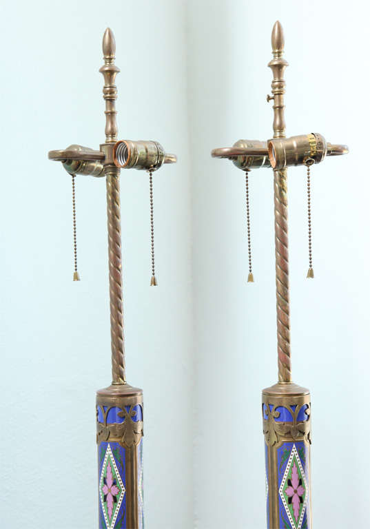 Paire de lampes de table du mouvement esthétique en cloisonné et bronze en vente 1