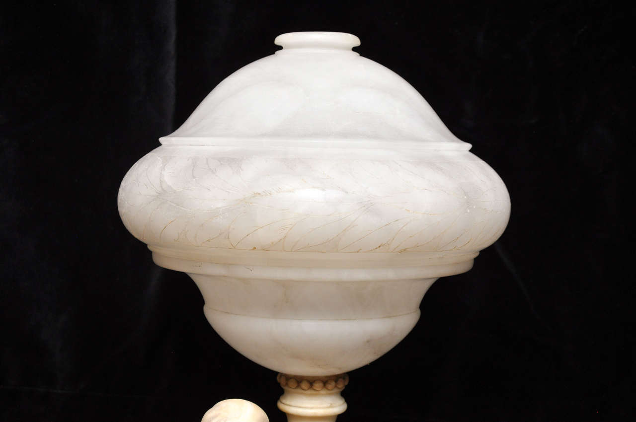 Neoclassical Alabaster Sculpture Lamp In Excellent Condition In Chicago, IL