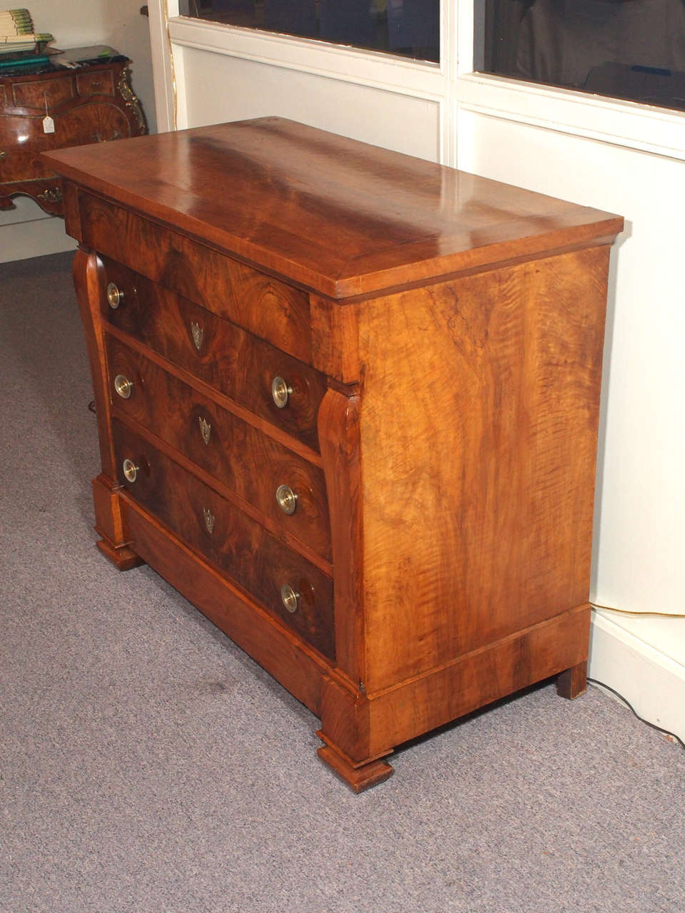 Early 19th Century French Walnut Commode In Excellent Condition For Sale In New Orleans, LA