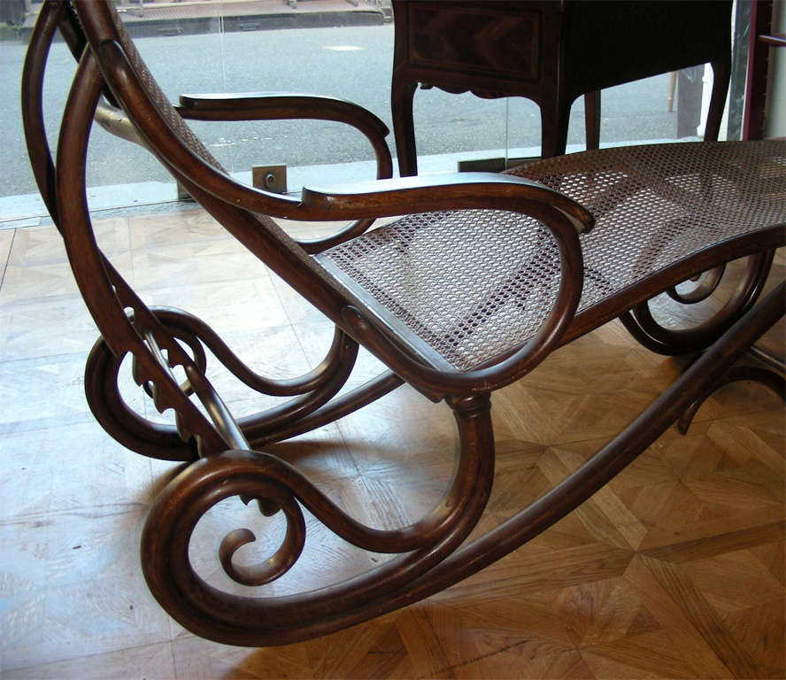 Wood 1900s Rare Chaise Longue by Thonet For Sale