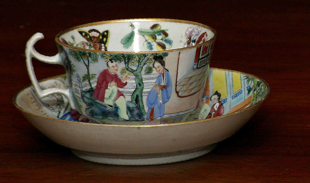 Pair of Chinese Export Mandarin Palette Cups and Saucers