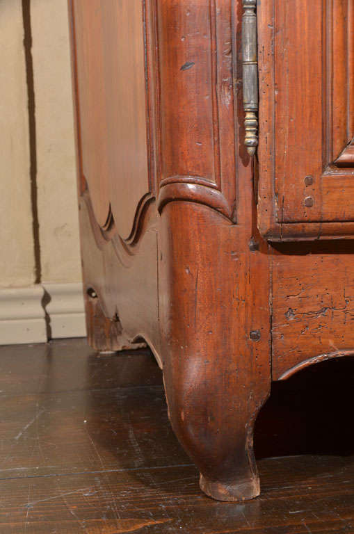 18th Century Walnut Buffet For Sale 2