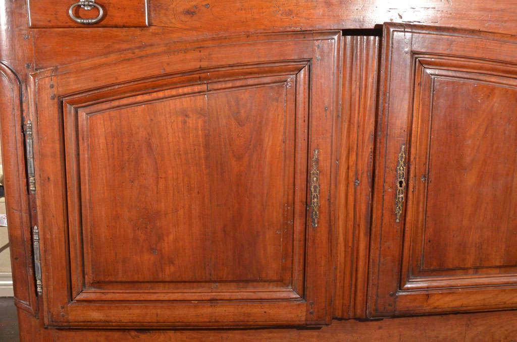 18th Century Walnut Buffet For Sale 4