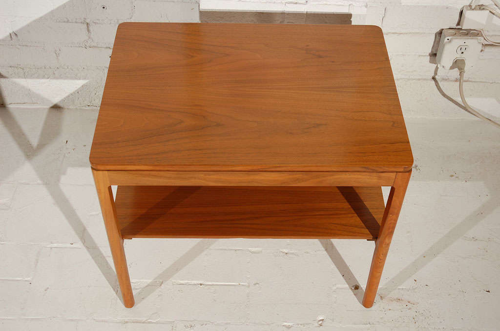 Mid-20th Century Pair of Walnut Side Tables