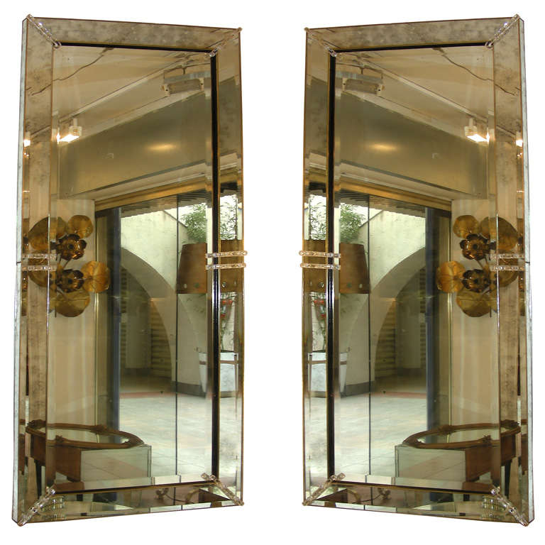 Big Pair of mirrors with éléments in Murano glass.
