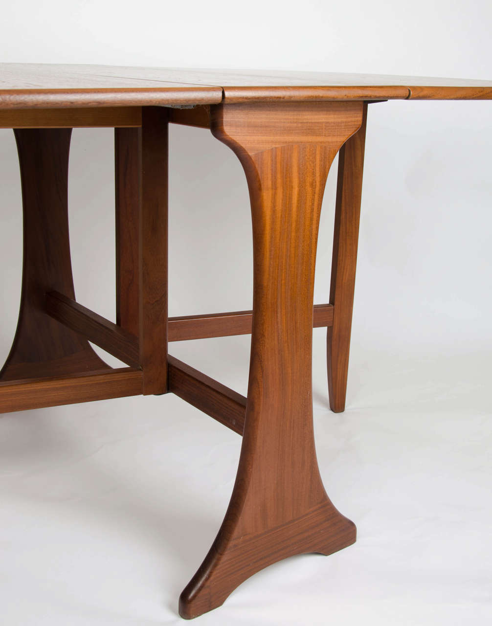 English G-Plan Mid Century Modern Dining Table Drop-Leaf Makers Label, Circa 1950s