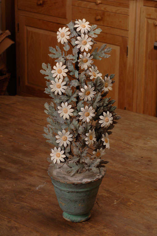 Early 19th Century Painted Tole Flower Pot Of Marguerite Daisies 2