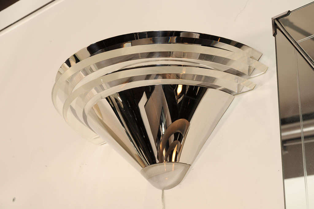 Pair of Mid-Century Modernist Saturn Sconces in Chrome and Lucite by Lorin Marsh In Excellent Condition For Sale In New York, NY