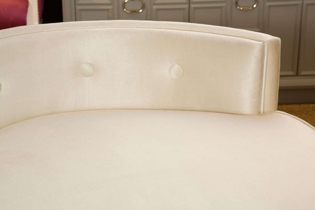 American Round chaise in White Velvet with pleated skirt