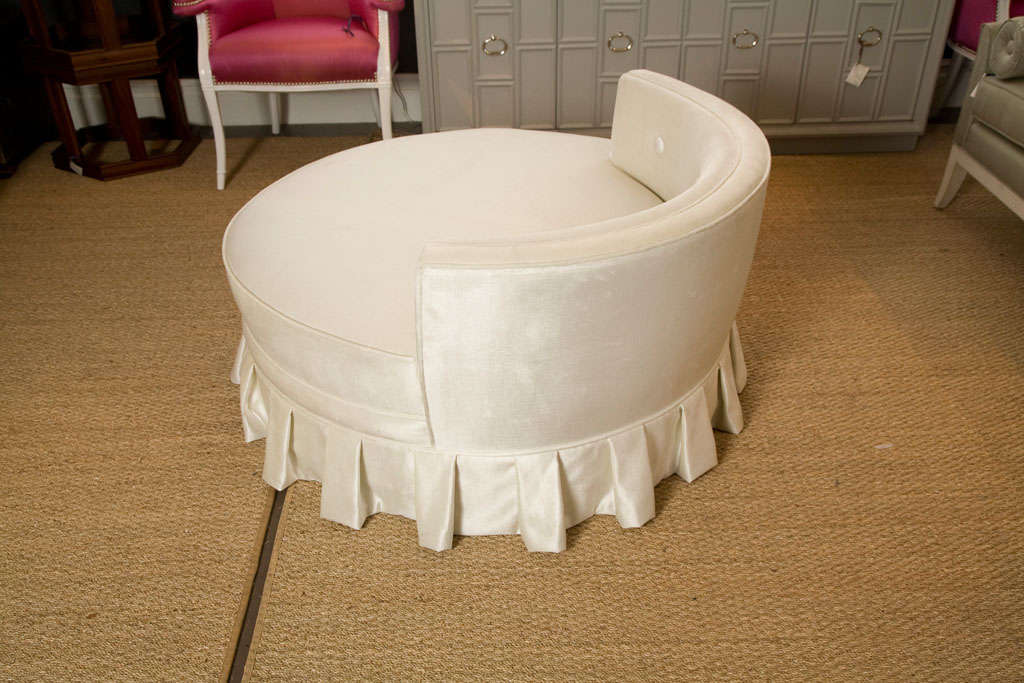 Round chaise in White Velvet with pleated skirt 2