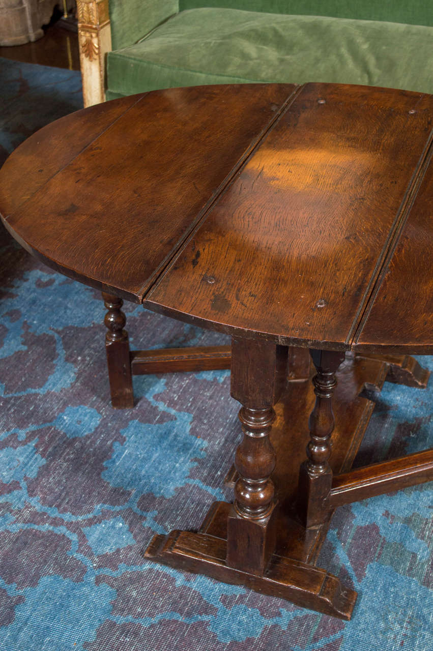 Diminutive English Oak Gateleg Table, circa 1750 In Excellent Condition For Sale In San Francisco, CA