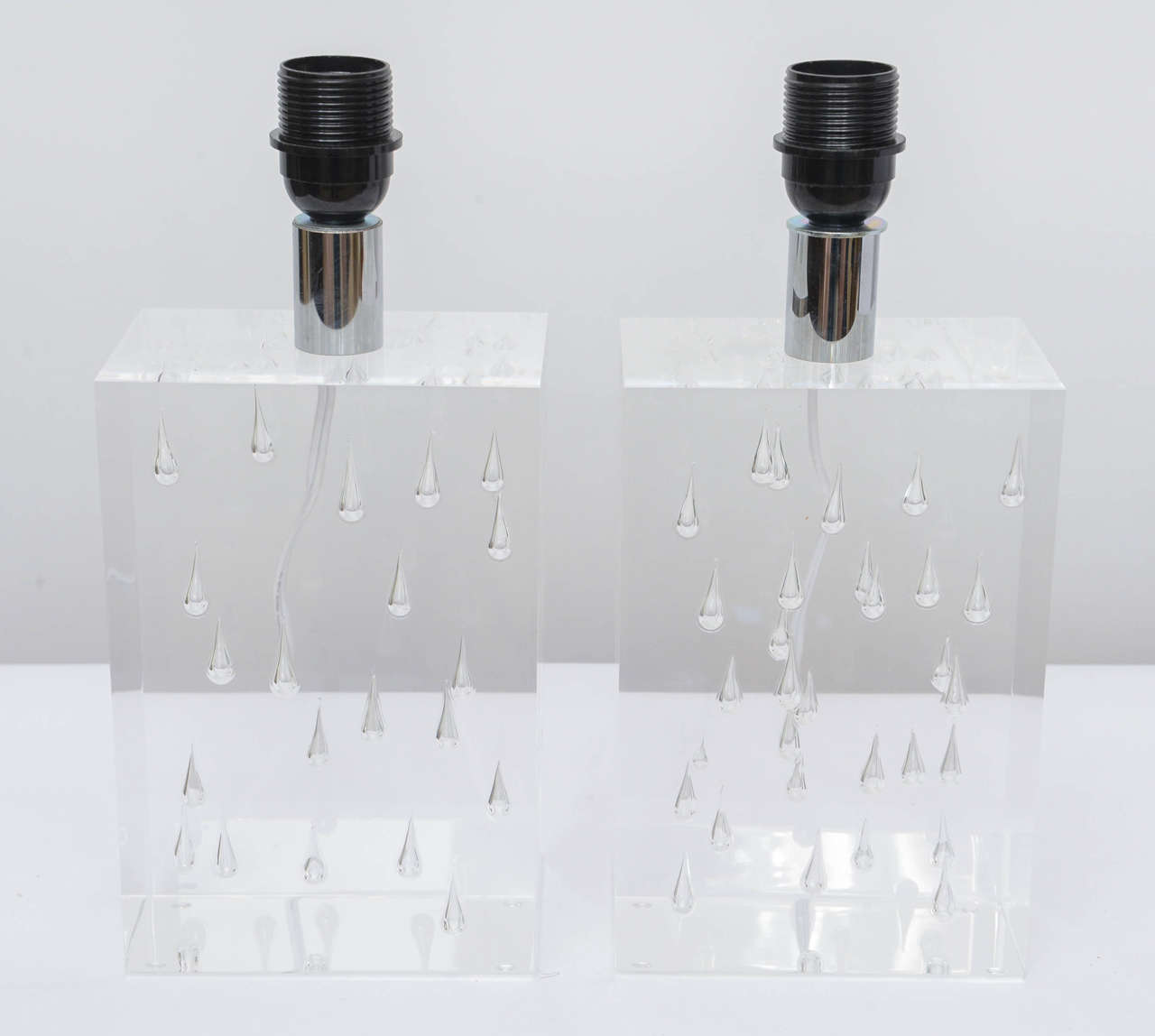 Pair of Rare Thick and Lucite Block with Raindrop Lamps In Good Condition For Sale In East Hampton, NY