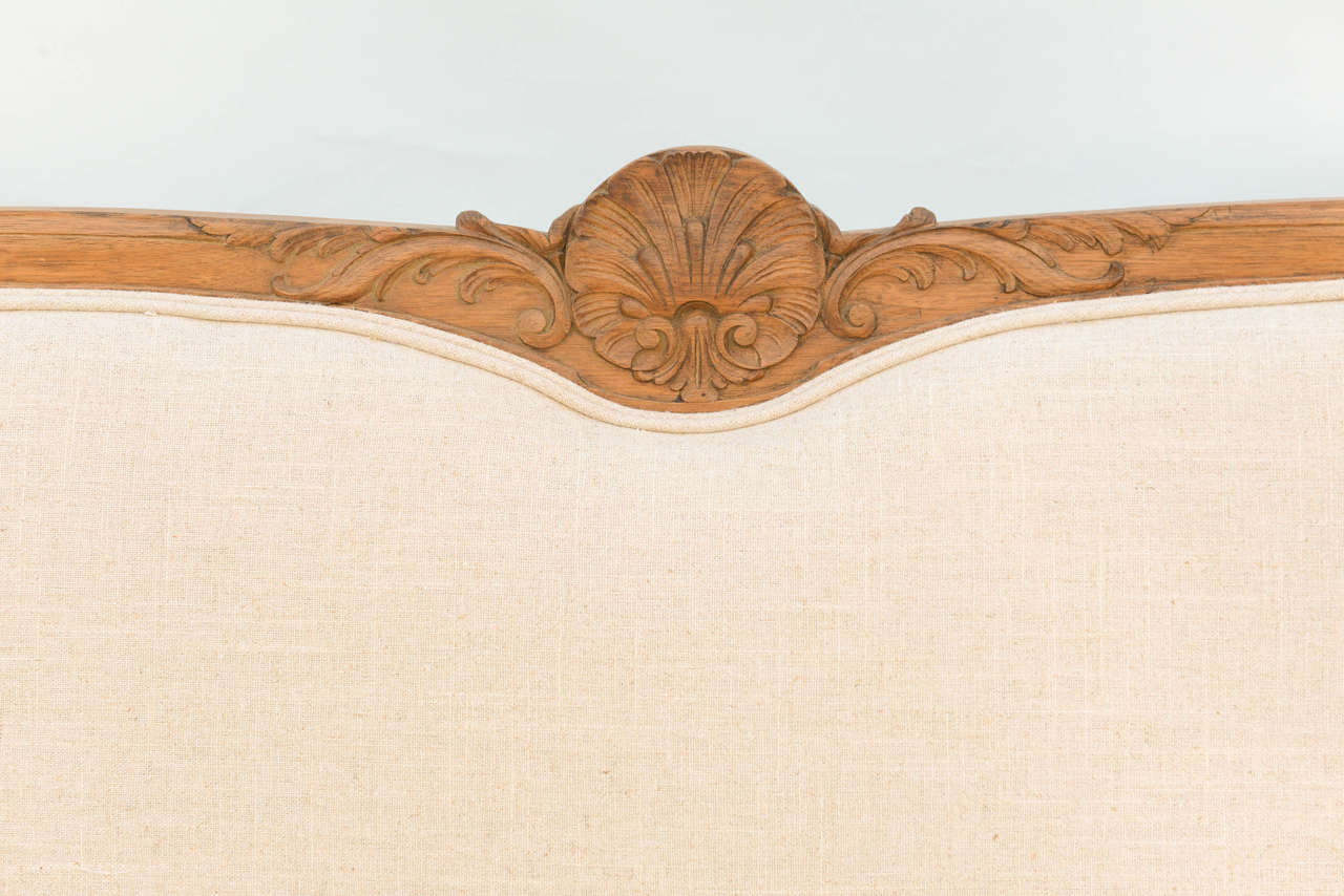 19c. Regence Style French Walnut Settee In Excellent Condition In West Palm Beach, FL
