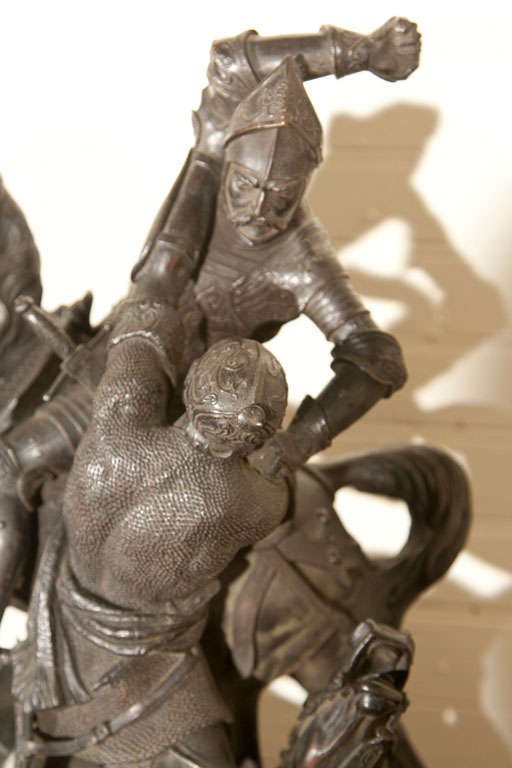 UNE SCÈNE DE BATAILLE DRAMATIQUE BRONZE DE  CHARLES MARTEL À CHEVAL  FRAPPER UN SARRASIN DONT LE CHEVAL EST COUCHÉ  DOWN. JOLIMENT CISELÉ, PATINE BRUNE CHAUDE, BASE INTÉGRALE