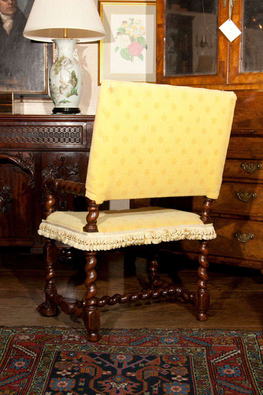 French Renaissance Sessel aus geschnitztem Nussbaum im Angebot 3