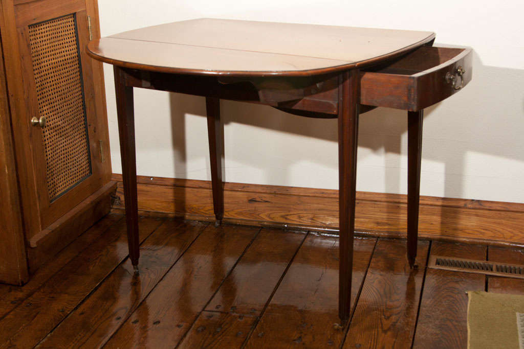19th Century English Mahogany Pembroke Table For Sale