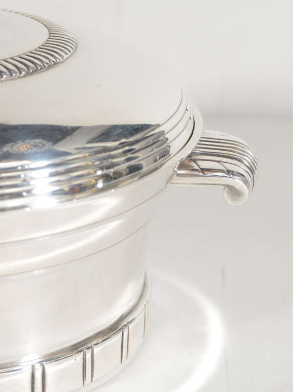 Plaqué argent Seau à glace Art Déco en métal argenté avec poignée en noyer ronce par Boulenger en vente