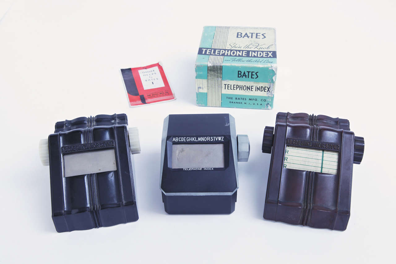 Trio Bates Streamline Telephone Index Spinners von Norman Bel Geddes (Art déco) im Angebot