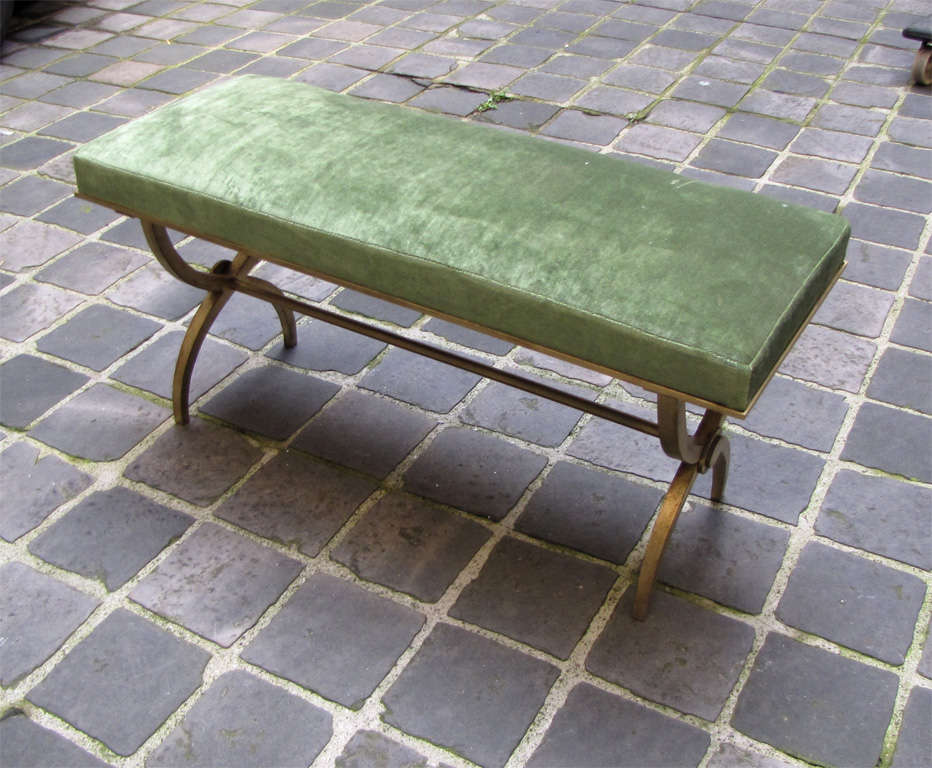 1940s bench by Ramsay with structure in hammered and gilded iron, with velvet upholstery.