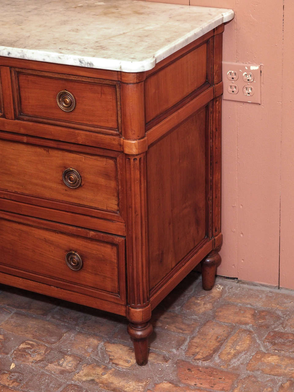 French Directoire Period Walnut Commode In Good Condition In New Orleans, LA