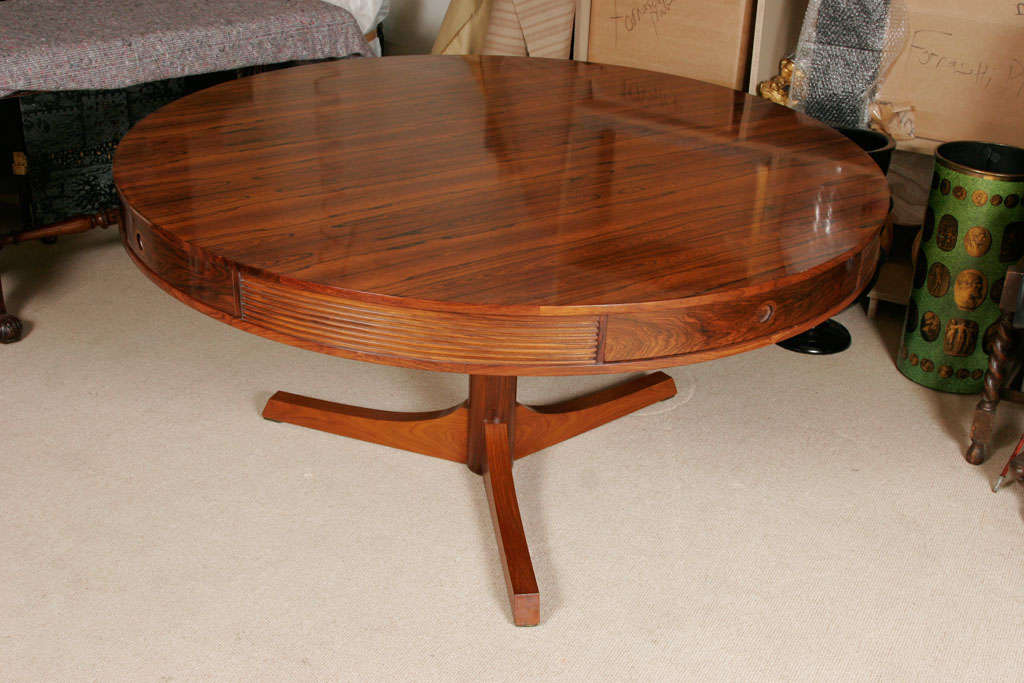 A Robert heritage circular rosewood centre table.
The frieze decorated with horizontal fluting alternating with four drawers. Raised on out swept supports, 
England, circa 1950.