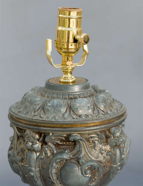 Paire d'objets de 19c. Lampes à urne en fonte d'acier bien articulée en vente 1