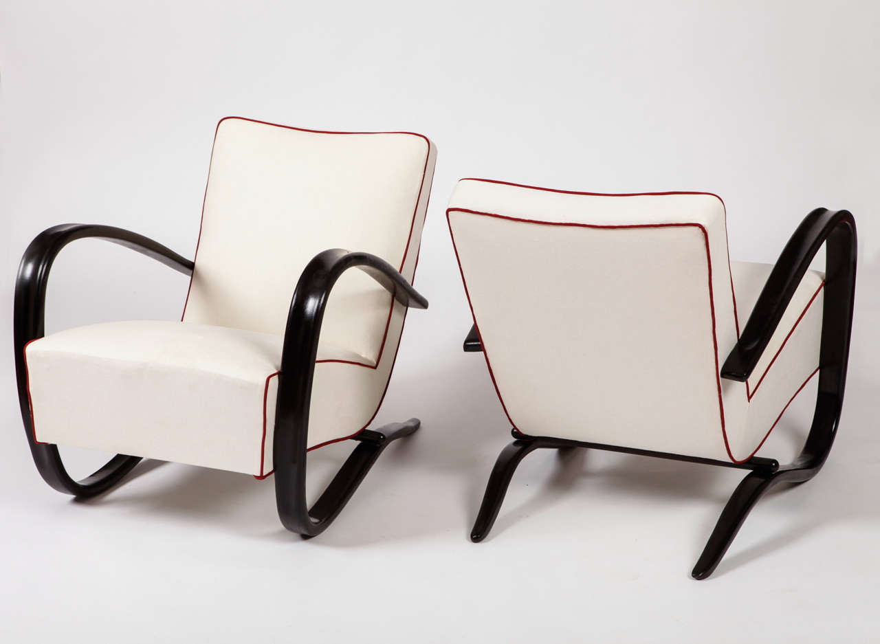 Pair of Thonet lounge chairs in curved wood and white Cotton  with red profile by HALABALA JINDRICH ;model n. H269
Marked 