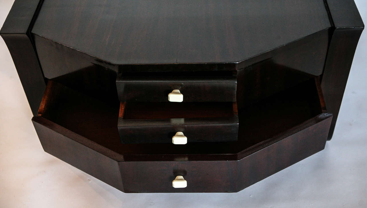 Mesa francesa Art Déco de ébano de Macassar Francés en venta