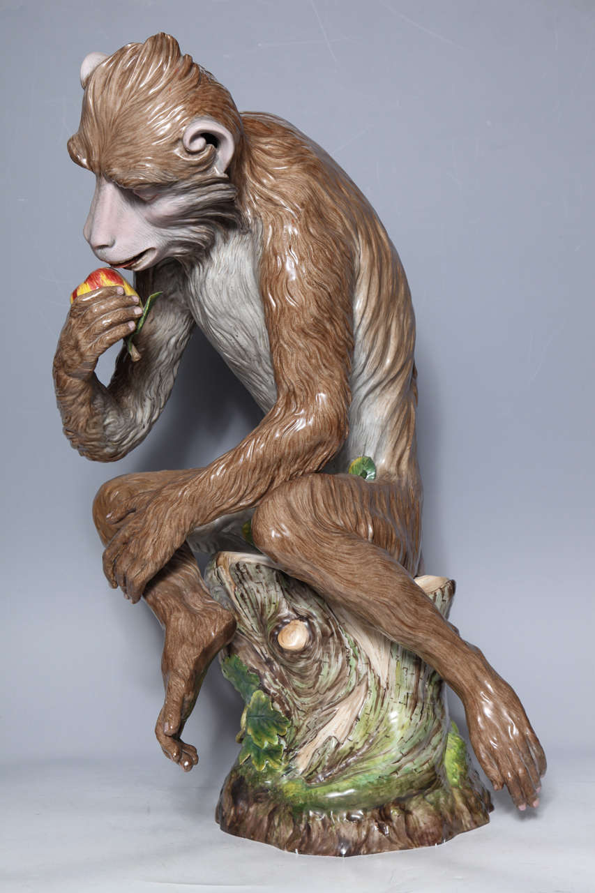 Meissener Porzellan, eine wichtige sitzende Affenfigur in Lebensgröße von J. Kandler (Neurokoko) im Angebot