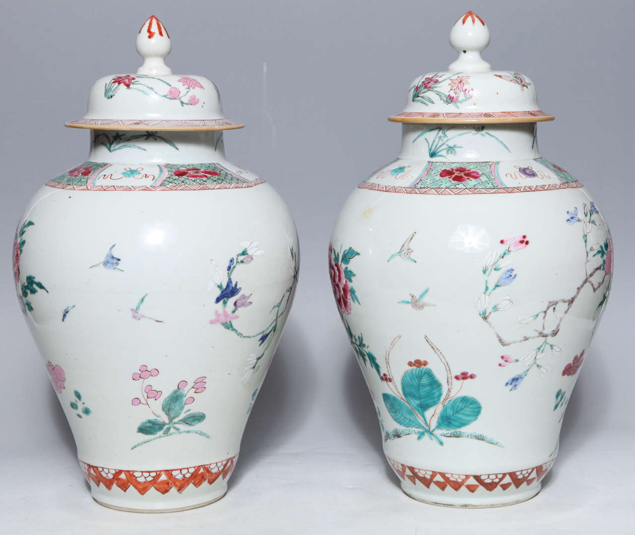 Pair of 18th Century Chinese Export Porcelain Famille Rose Covered Jars For Sale 2