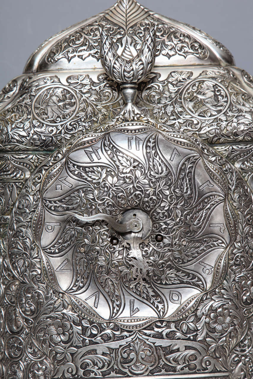 Islamique Garniture d'horloge de 3 pièces en bronze argenté de style orientaliste/ islamique français ancien en vente