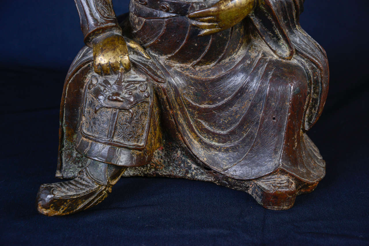 Parcel-Gilt Bronze of Guandi Ming Dynasty, 17th Century In Good Condition In Nice, Cote d' Azur