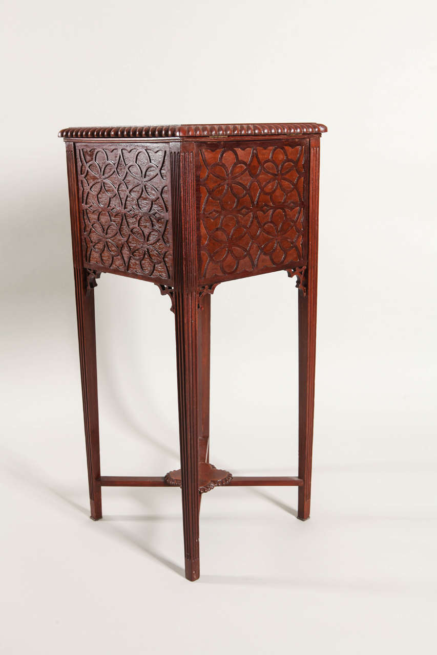 Handwerkstisch aus geschnitztem Mahagoni im George-III-Stil (18. Jahrhundert und früher) im Angebot