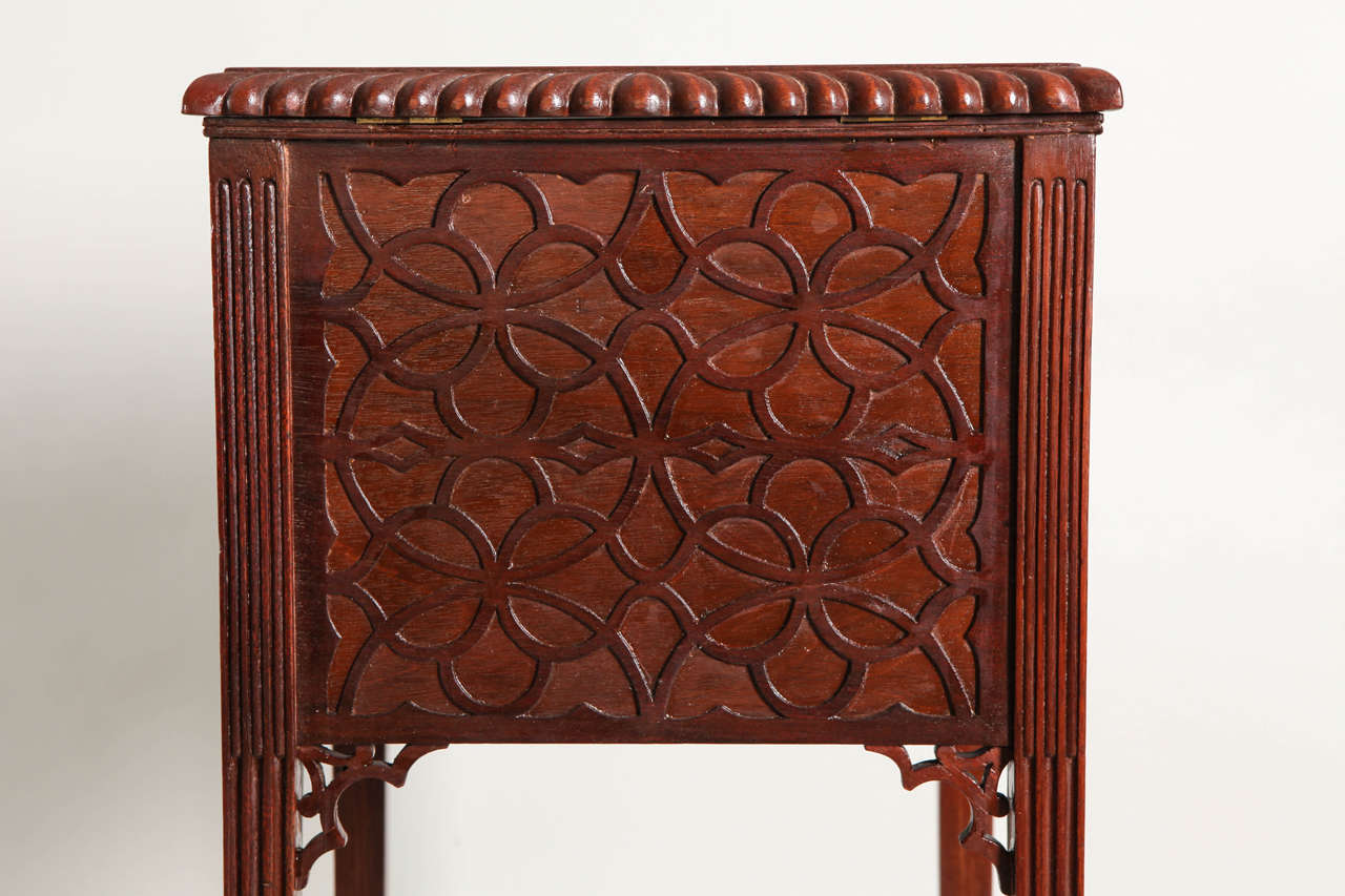 Handwerkstisch aus geschnitztem Mahagoni im George-III-Stil im Angebot 1
