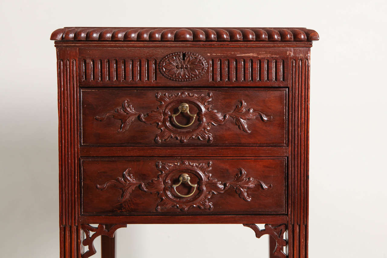 Handwerkstisch aus geschnitztem Mahagoni im George-III-Stil im Angebot 2