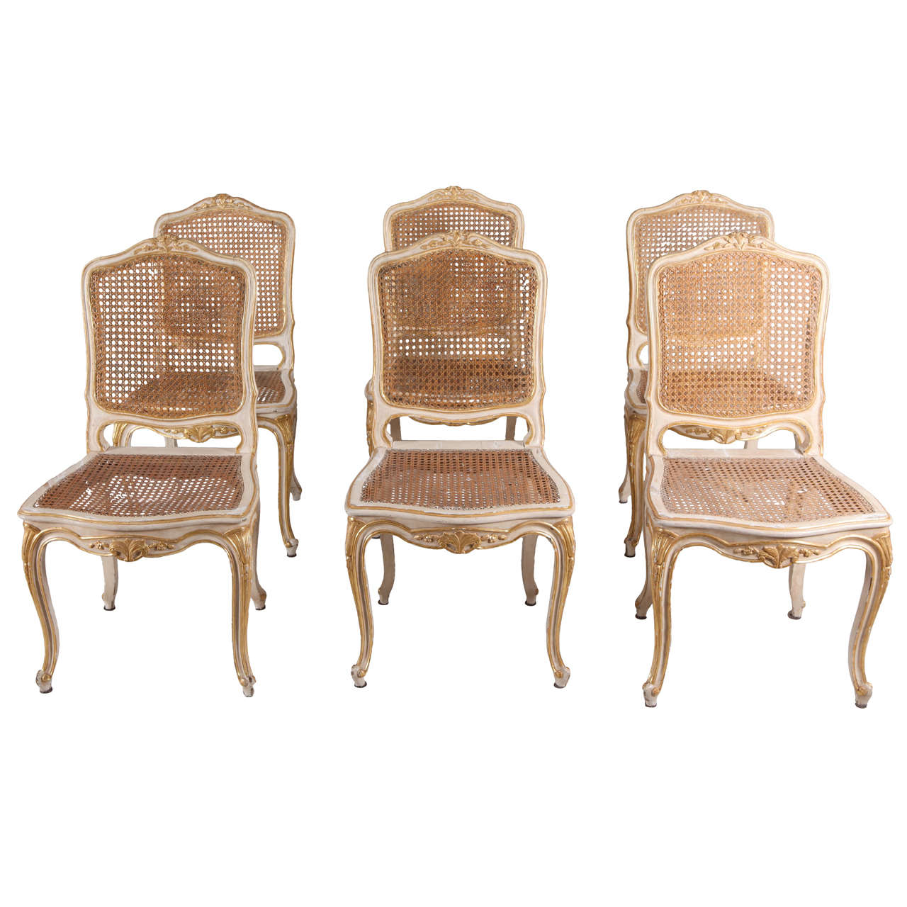 Ensemble de six chaises françaises du 19ème siècle peintes en ivoire et dorées à la feuille en vente