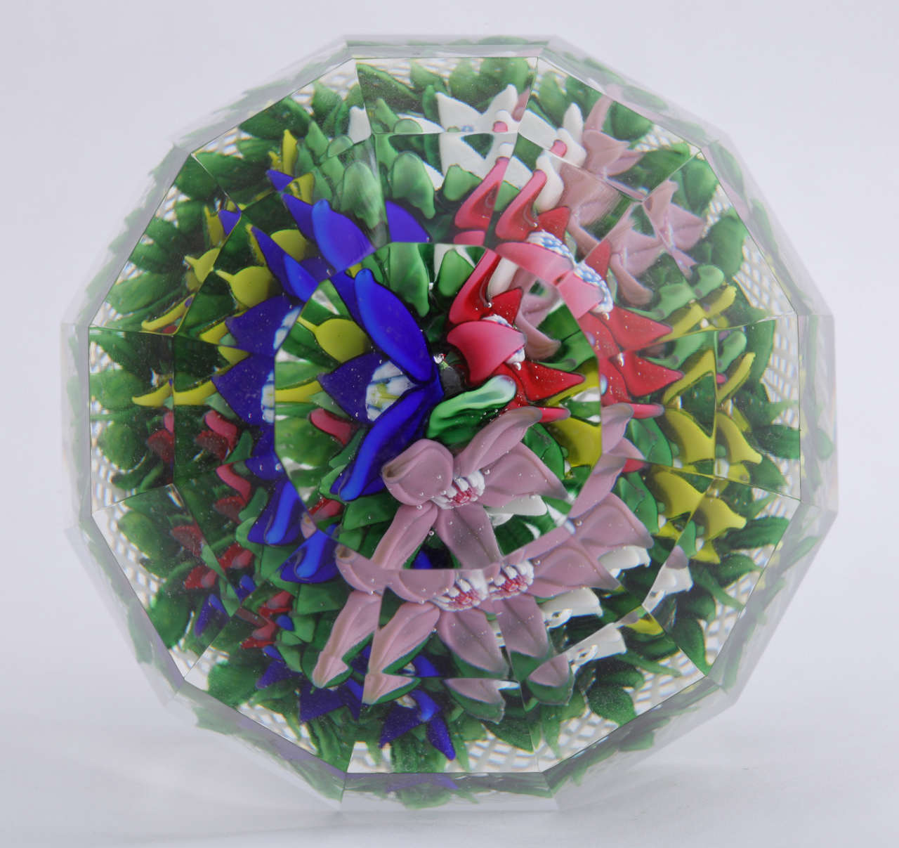 A Rare 1978 St. Louis Faceted Upright Bouquet Paperweight by Andre Bourlard 2