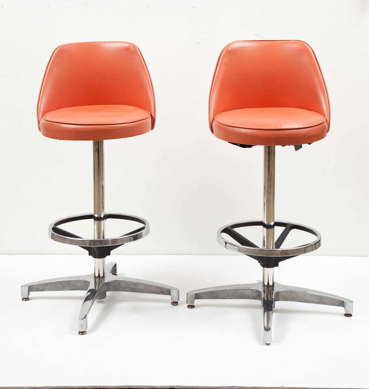 The base of each stool has been re-chromed.
The seat is in vinyl.
In vintage condition.
These are the authentic swivel stools from the 1960s.
Seat width is 18 inches