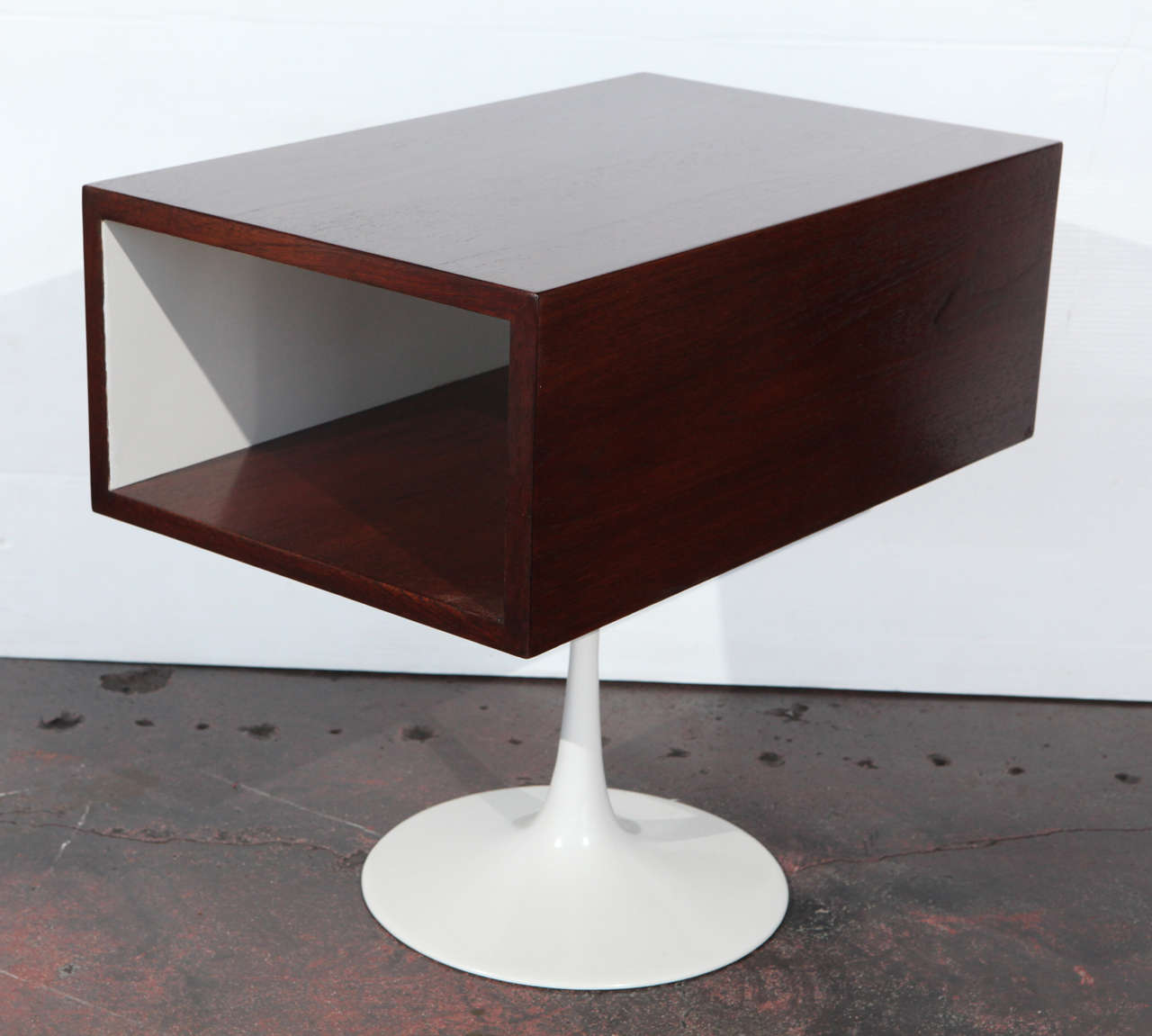 Sleek Pair of Jens Risom End Tables In Excellent Condition In Los Angeles, CA