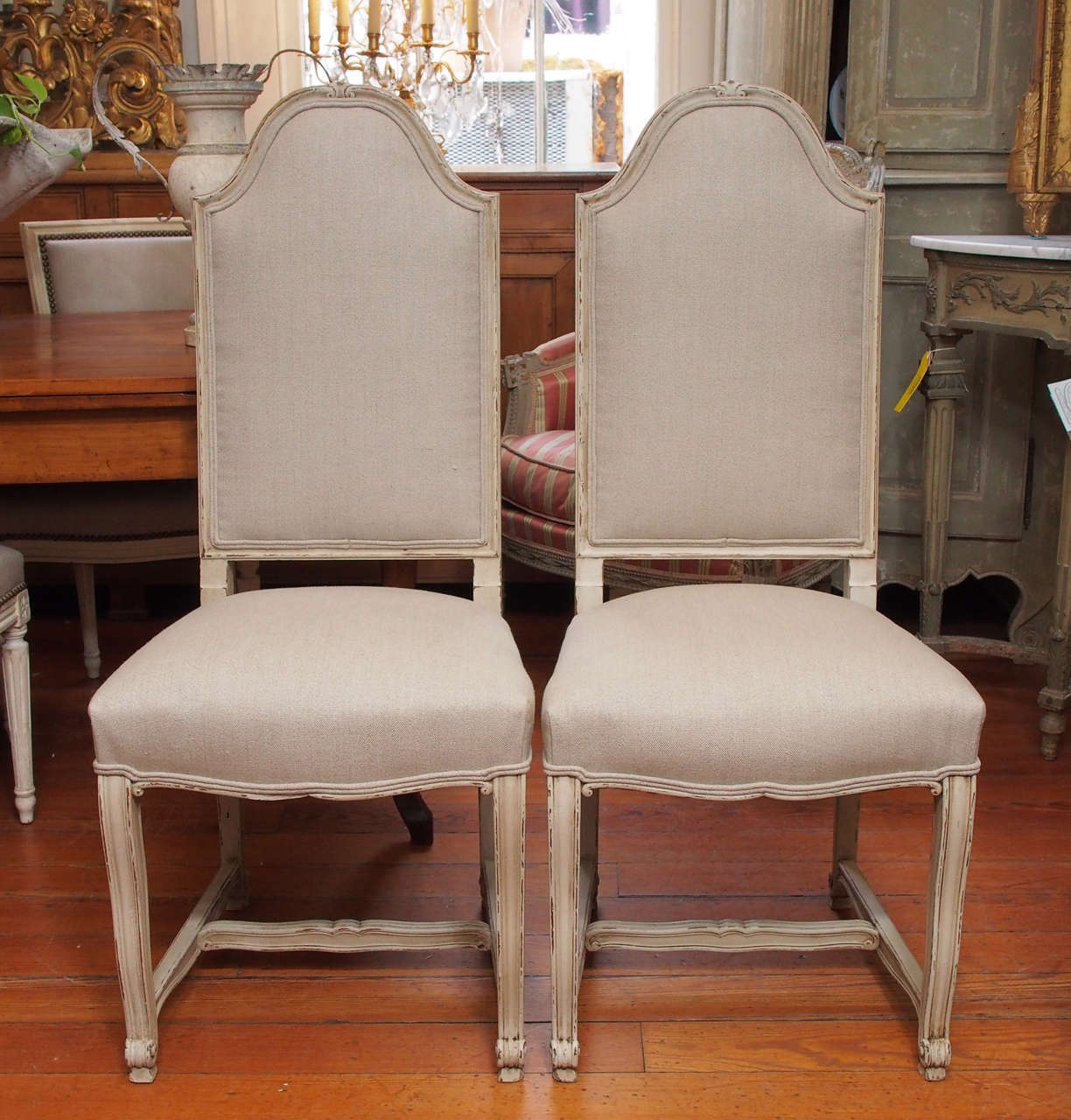 Set of eight French vintage dining room chairs, circa 1920. Freshly repainted and brand new linen upholstery.
