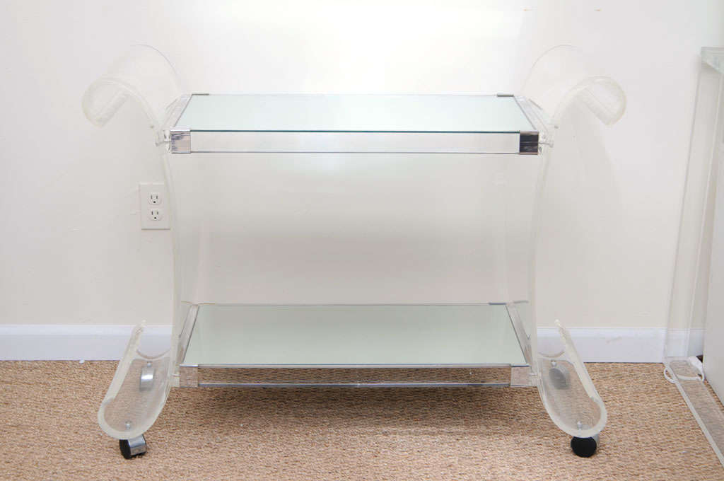 Curvious Mid-Century Lucite Bar Cart In Good Condition In Miami, FL
