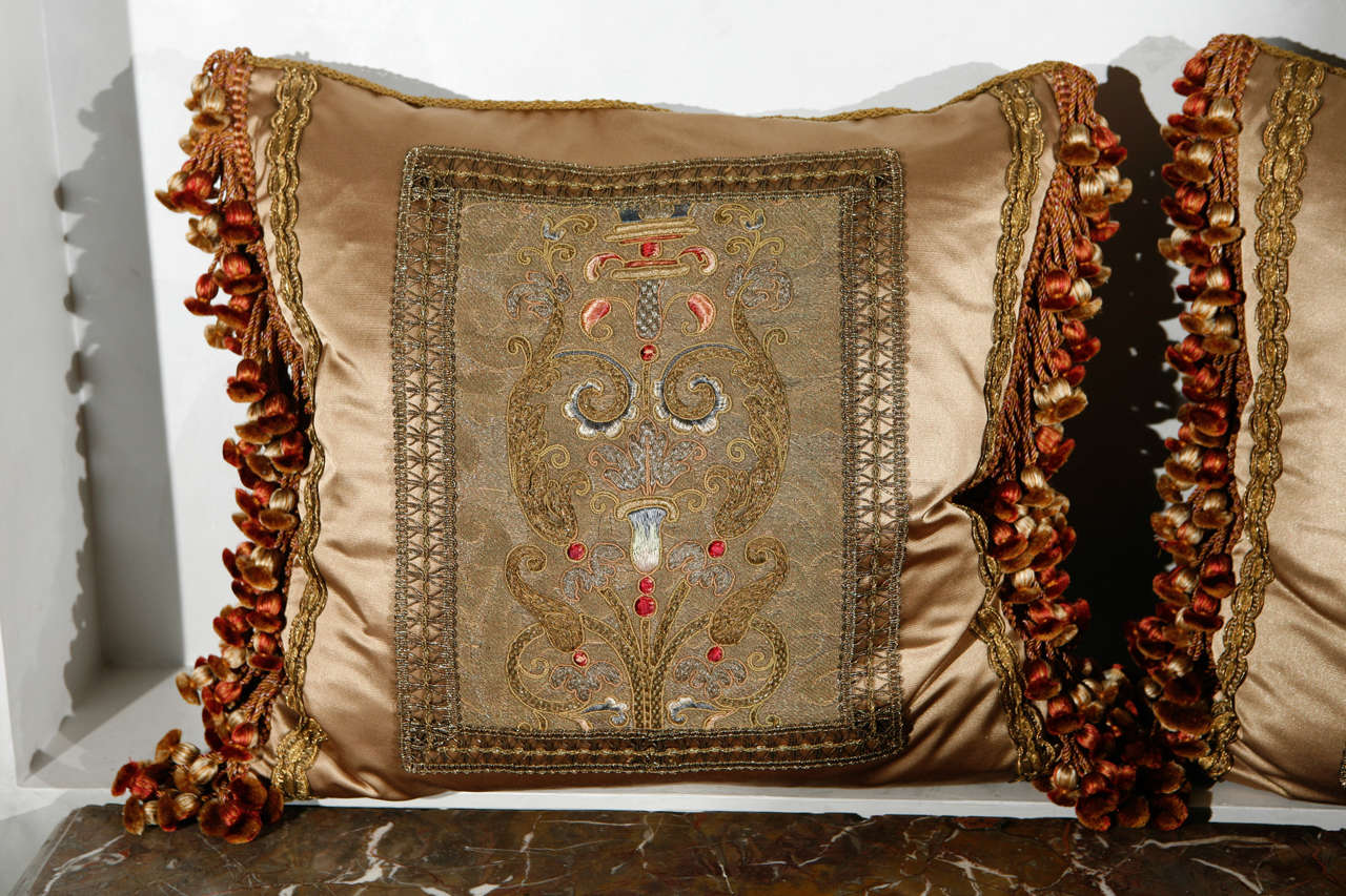 Pair of 19th Century French Antique Fragment Pillows In Excellent Condition In Los Angeles, CA