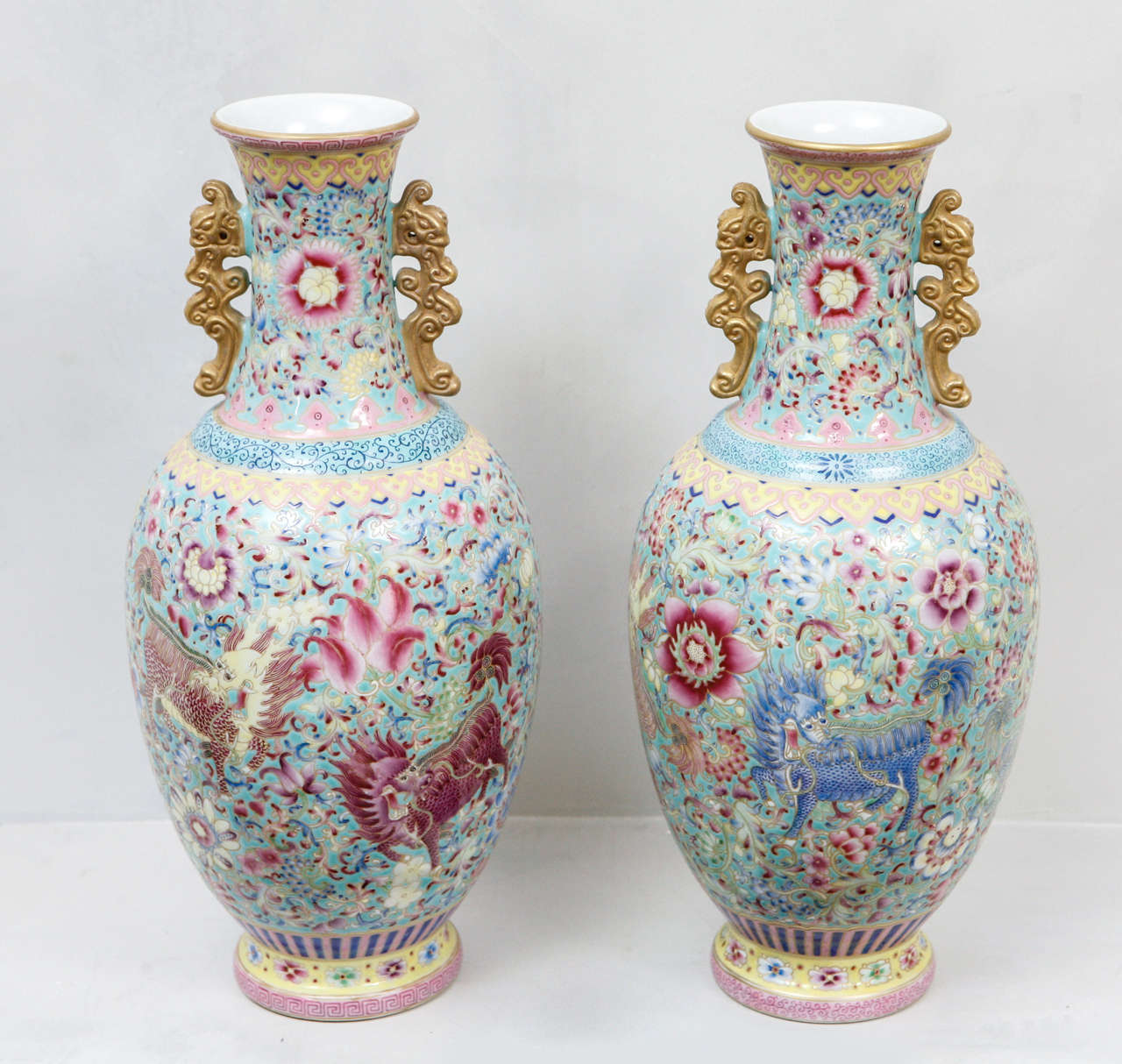 1900's Pair of Chinese Porcelain Urns