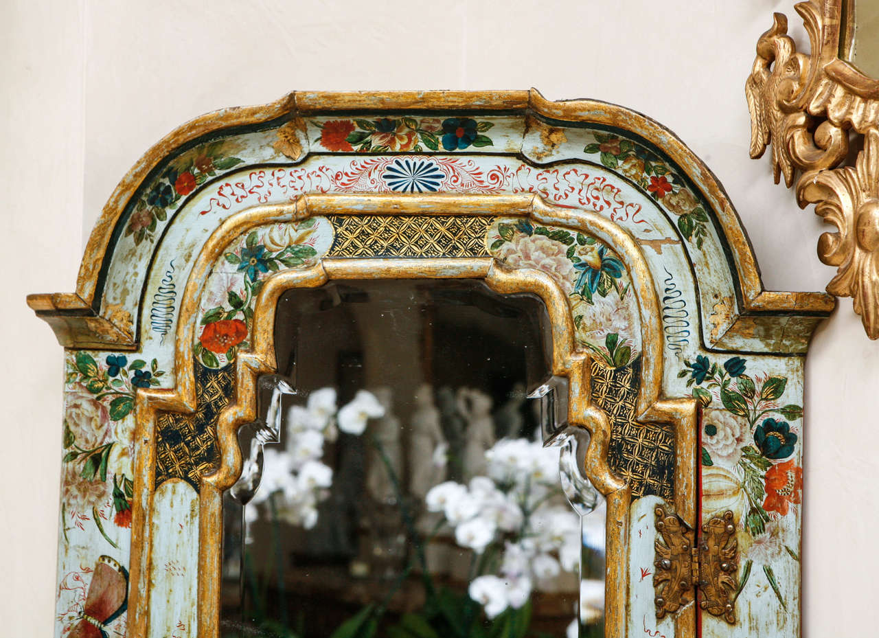 Giltwood Pair of 18th Century English Chinoiserie Mirrored Corner Cabinets For Sale