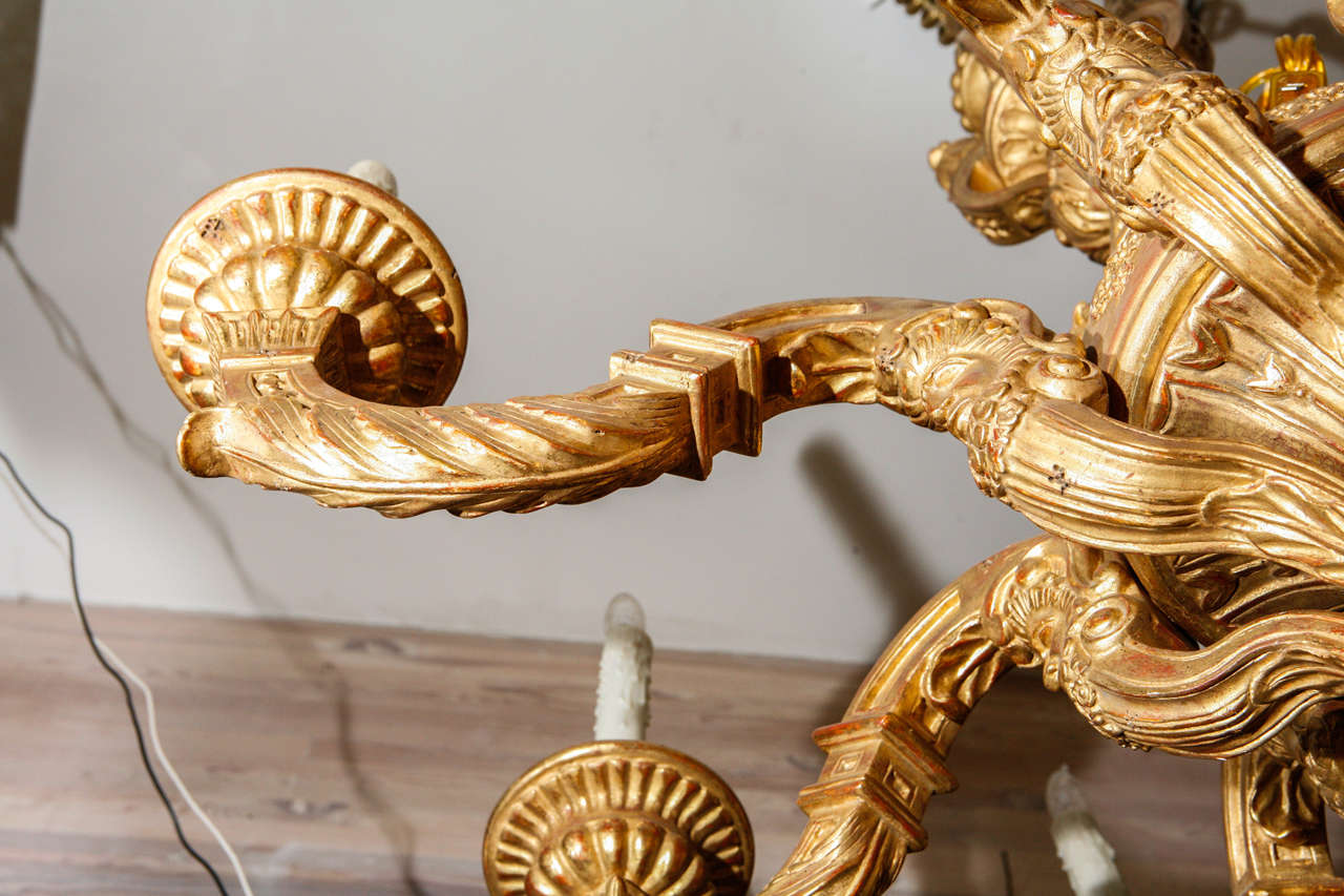 Lampadario in legno dorato in stile francese in vendita 2