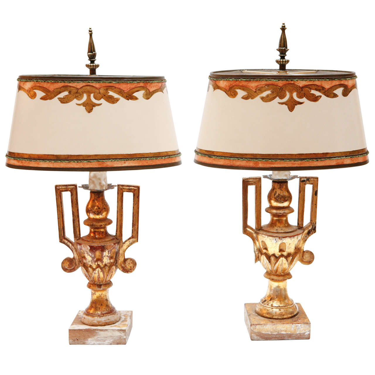 Paar aus dem 19. Italienische Giltwood Urnenlampen