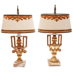 Paire d'objets du 19ème siècle Lampes urne italiennes bois doré